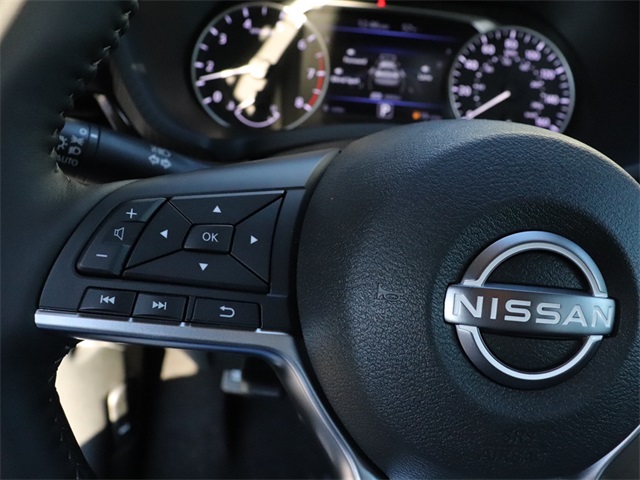 Vehicle image 19 of 24