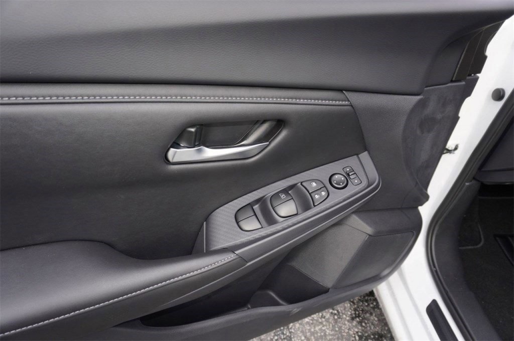 Vehicle image 27 of 55