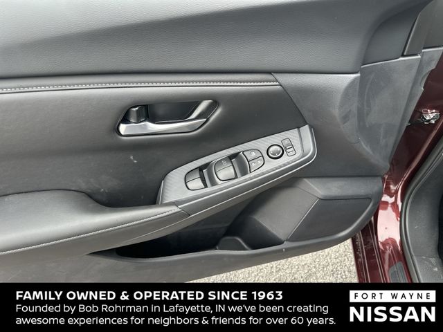 Vehicle image 27 of 37