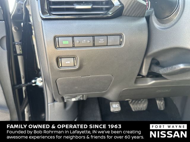 Vehicle image 15 of 37