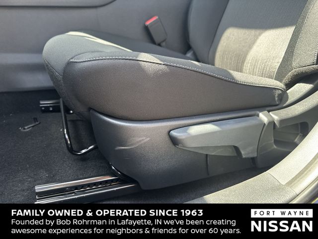 Vehicle image 24 of 37