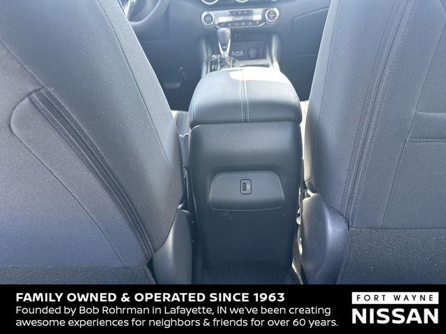 Vehicle image 17 of 37