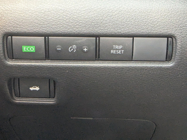 Vehicle image 18 of 28