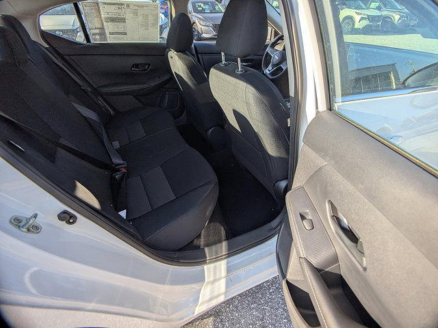 Vehicle image 11 of 28