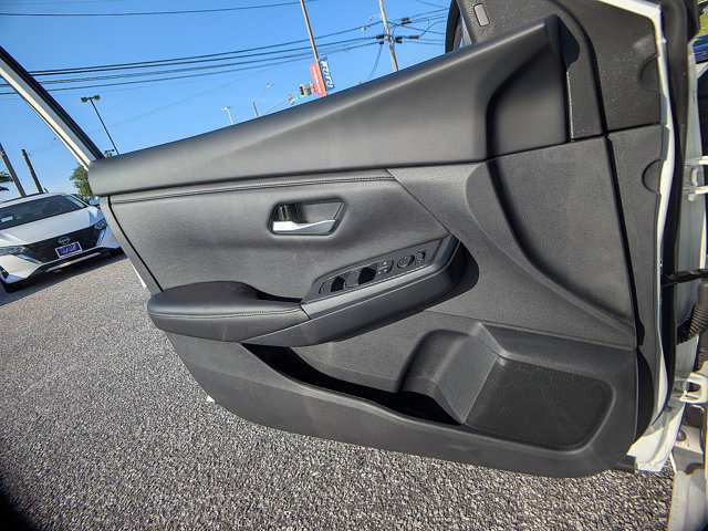 Vehicle image 24 of 28