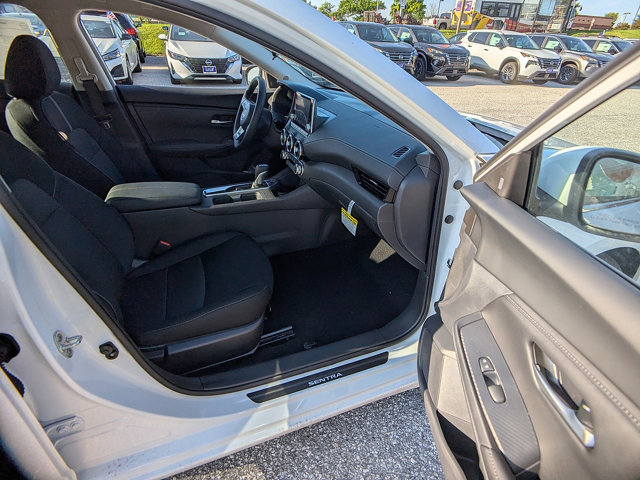 Vehicle image 12 of 28
