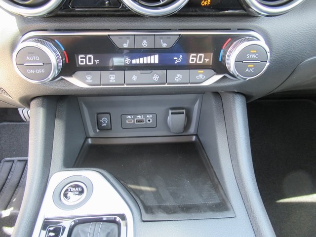 Vehicle image 17 of 19
