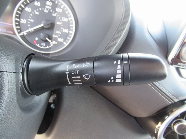 Vehicle image 15 of 19