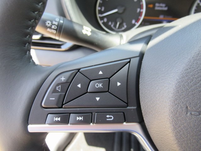 Vehicle image 14 of 19