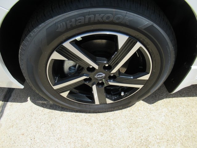 Vehicle image 6 of 19