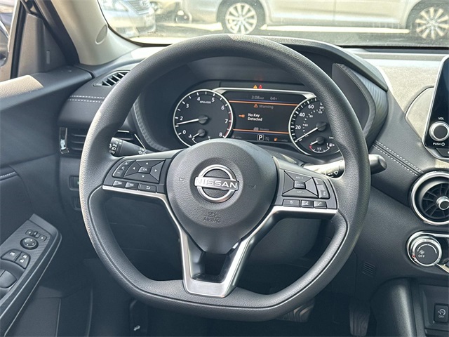 2025 Nissan Sentra SV Image 10 of 18