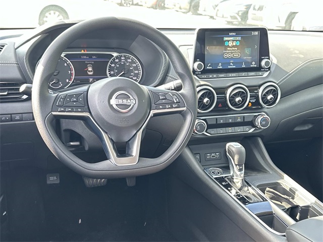 2025 Nissan Sentra SV Image 9 of 18