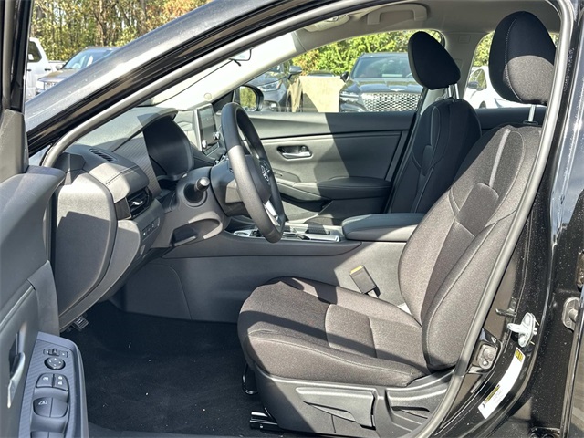 2025 Nissan Sentra SV Image 16 of 18