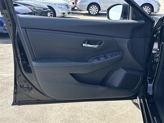 2025 Nissan Sentra SV Image 13 of 18