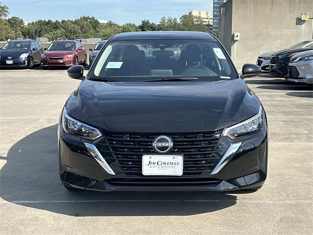 2025 Nissan Sentra SV Image 2 of 18