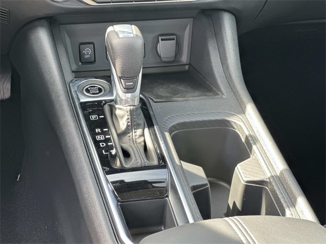 2025 Nissan Sentra SV Image 12 of 18