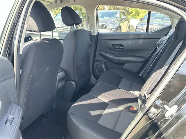 2025 Nissan Sentra SV Image 8 of 18