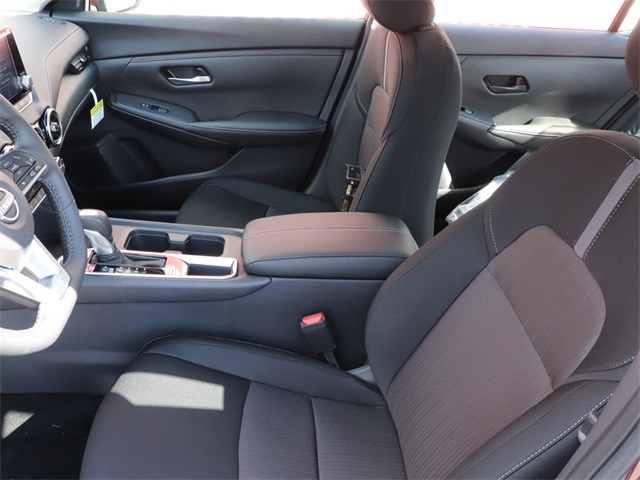 Vehicle image 15 of 25