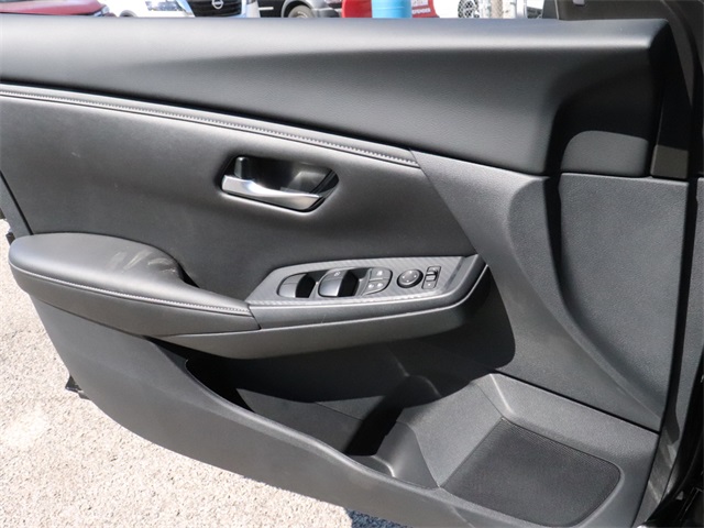 Vehicle image 24 of 25
