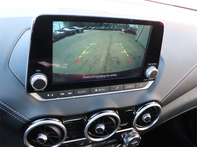 Vehicle image 21 of 25