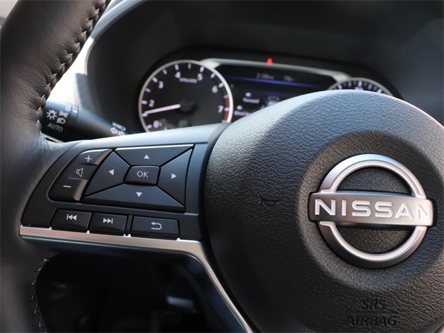 Vehicle image 18 of 25