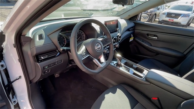Vehicle image 15 of 24