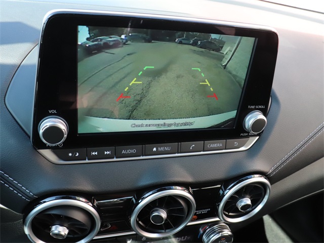 Vehicle image 20 of 24