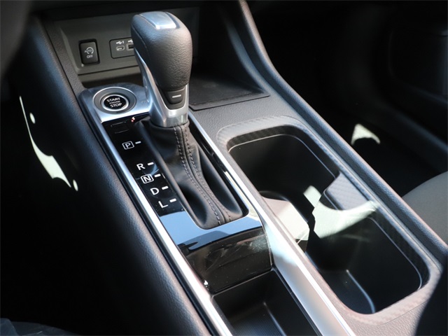 Vehicle image 21 of 24