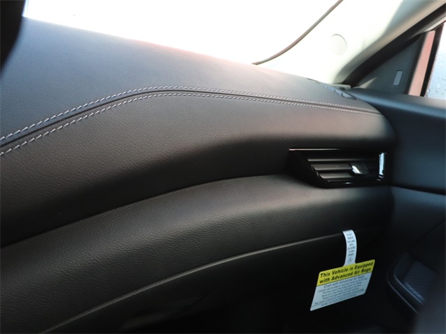 Vehicle image 22 of 24