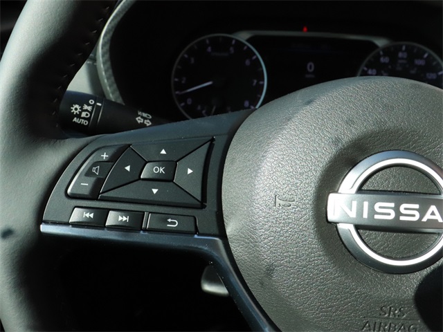 Vehicle image 17 of 24