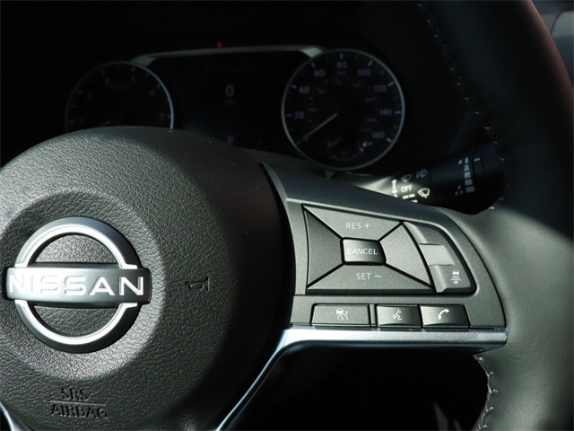 Vehicle image 18 of 24
