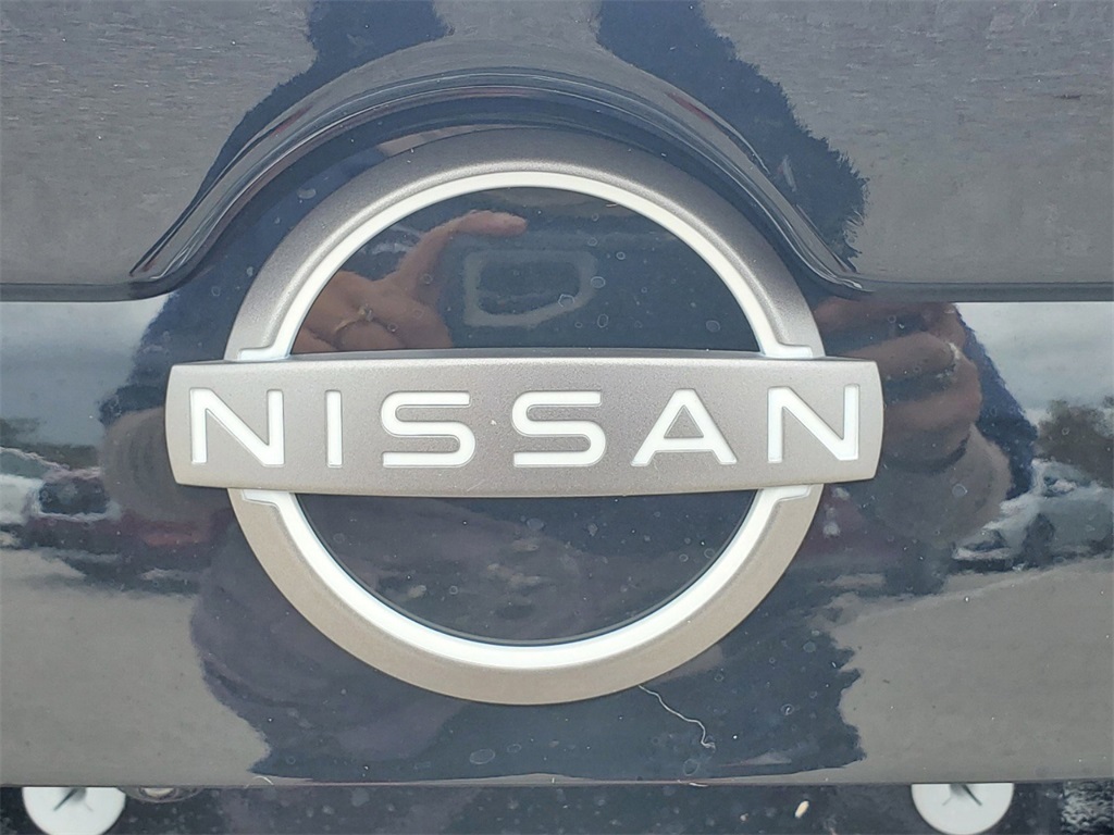 Vehicle image 5 of 14