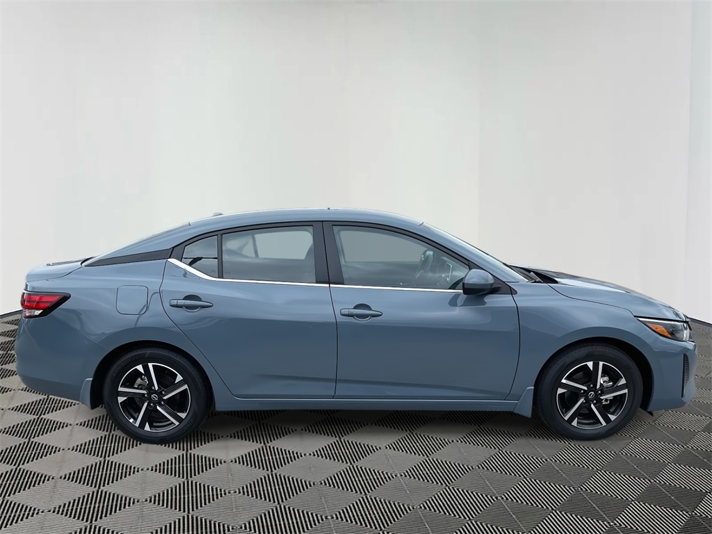 Vehicle image 4 of 26