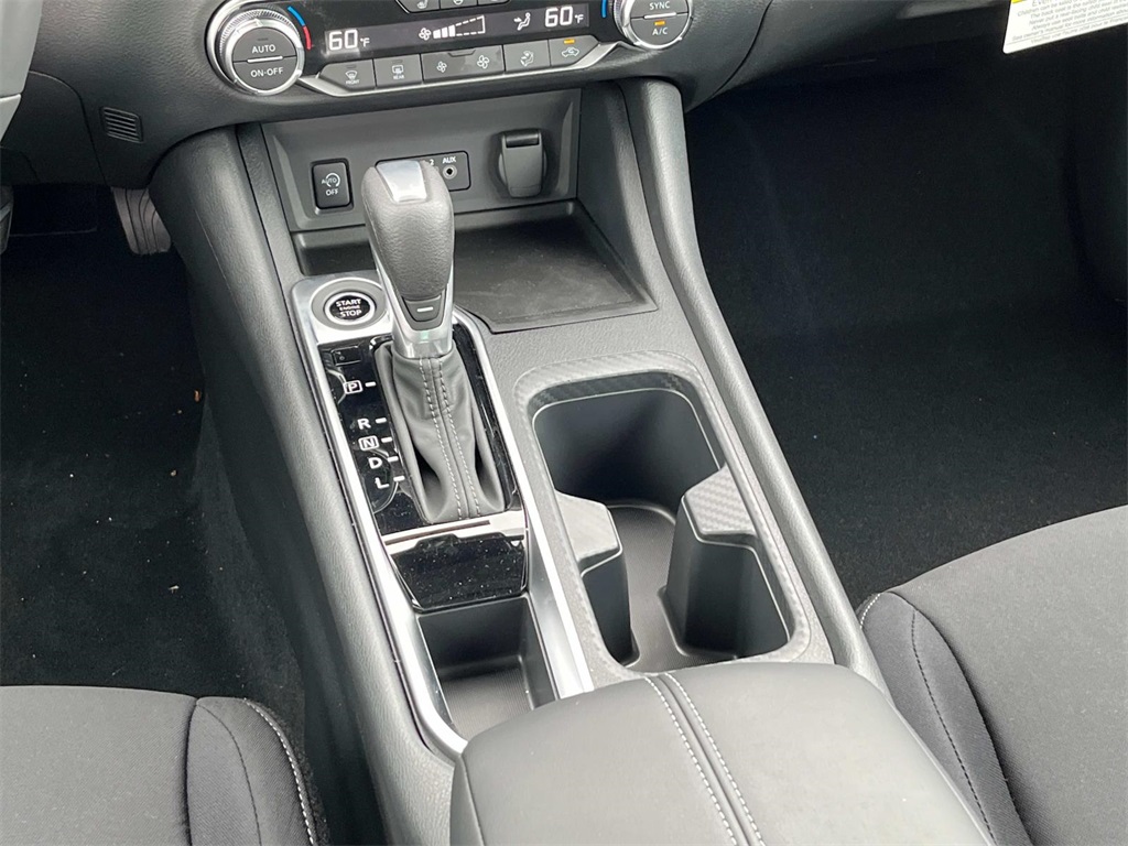 Vehicle image 17 of 26