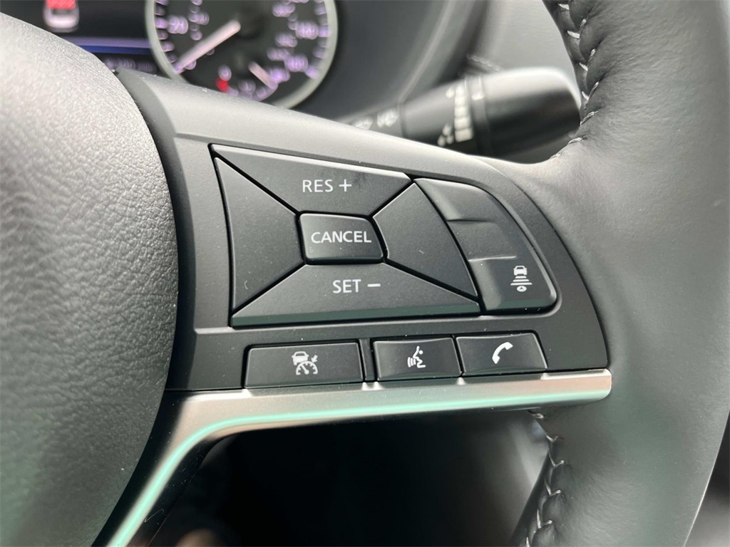 Vehicle image 21 of 26