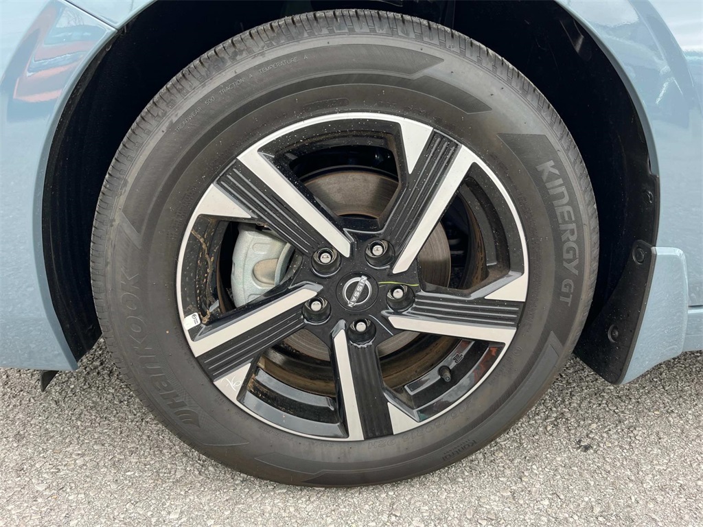 Vehicle image 9 of 26