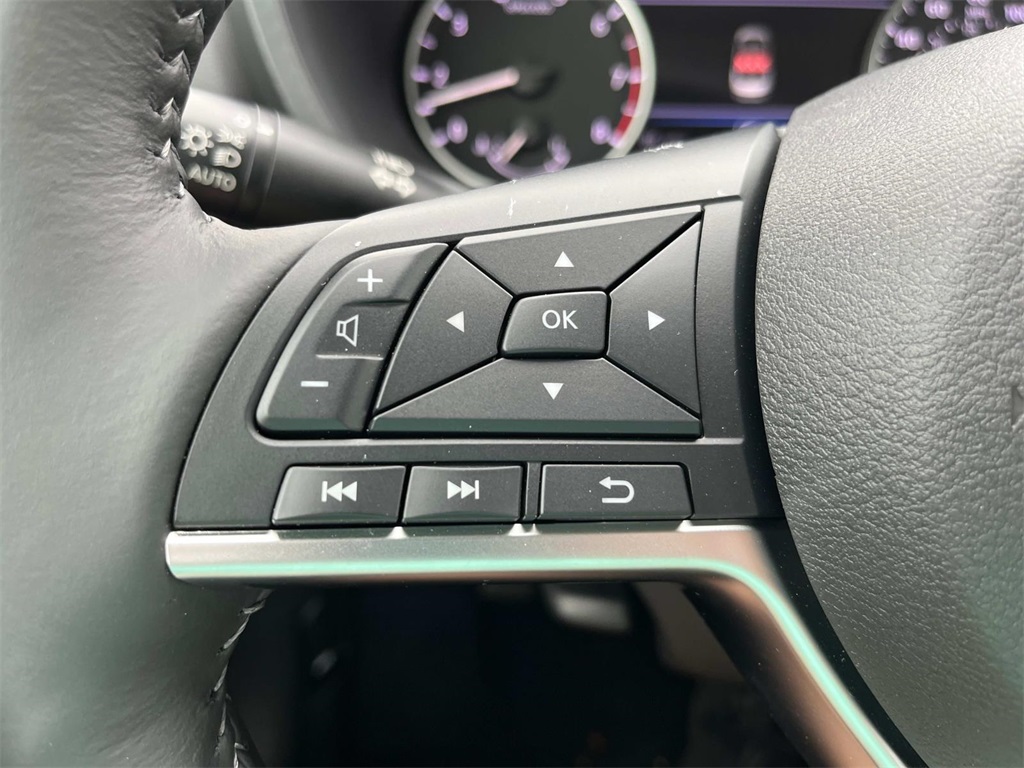 Vehicle image 22 of 26