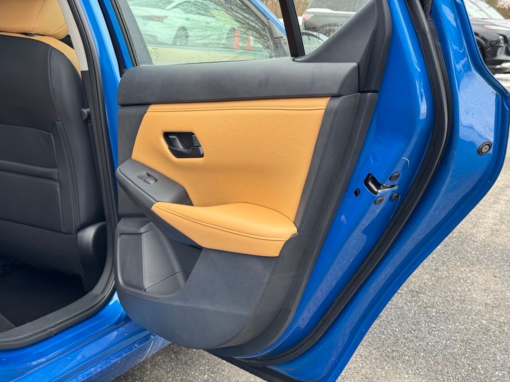 Vehicle image 24 of 27