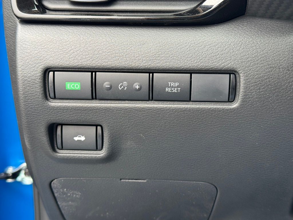 Vehicle image 14 of 27