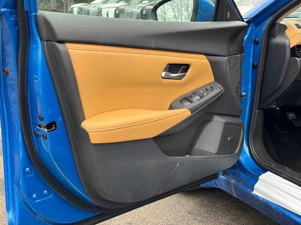 Vehicle image 23 of 27