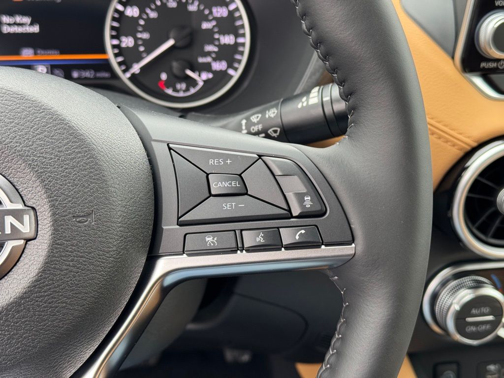 Vehicle image 8 of 27