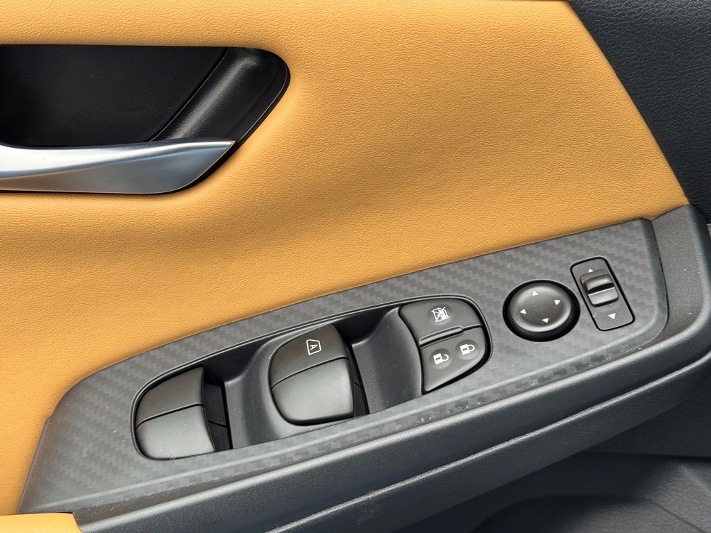 Vehicle image 15 of 27