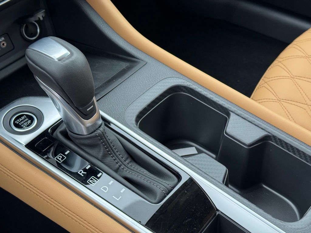 Vehicle image 13 of 27