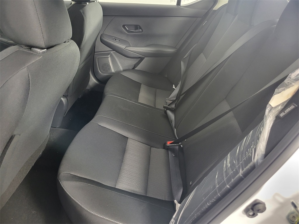 Vehicle image 18 of 24