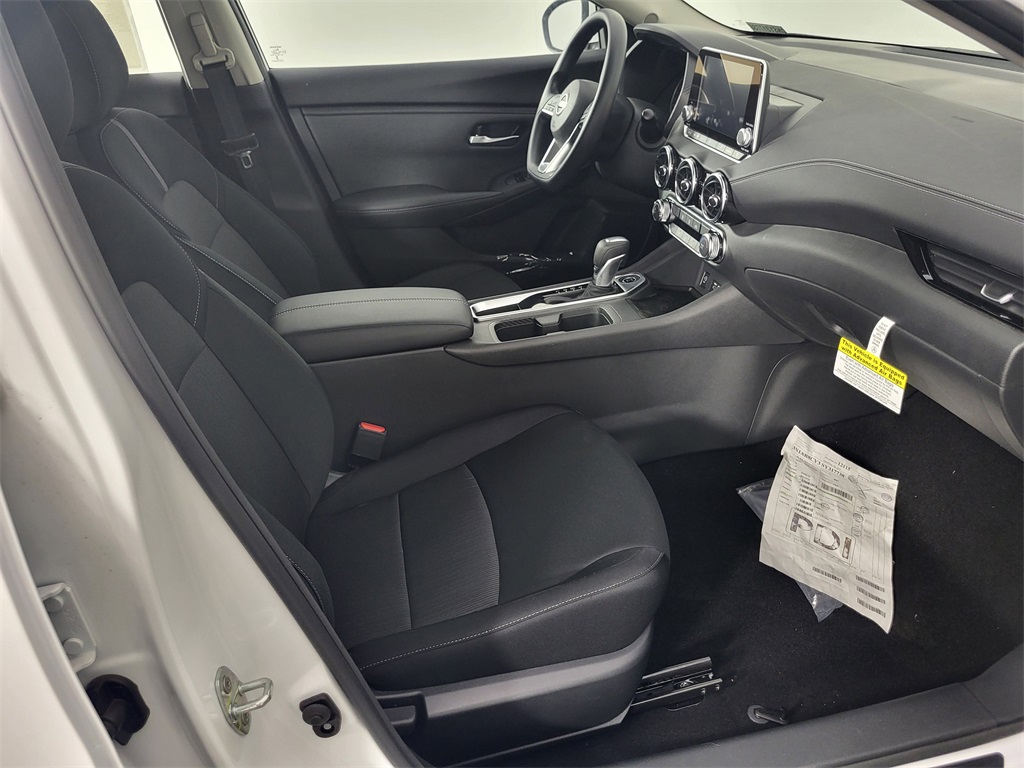 Vehicle image 21 of 24