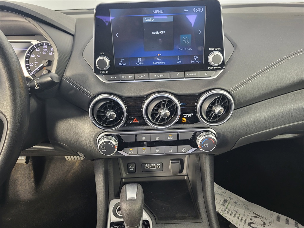 Vehicle image 11 of 24