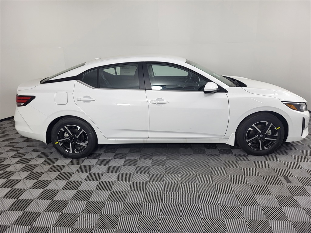 Vehicle image 4 of 24