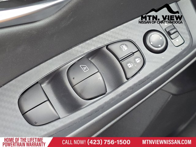 Vehicle image 12 of 18