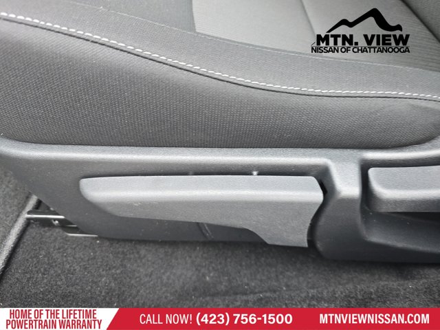 Vehicle image 9 of 18