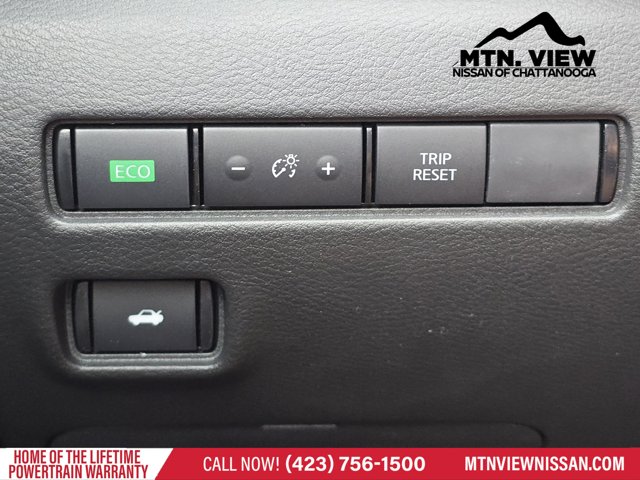 Vehicle image 13 of 18